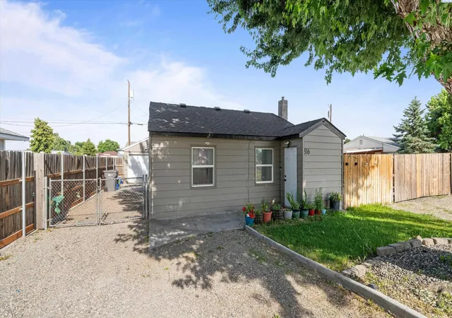 1st image of 316 N Jefferson St, Kennewick, WA 99336 | MLS# 293993