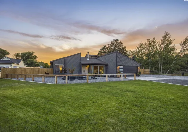 Homes for sale in West Richland, WA | 99502 N Lenore Lane, West Richland, WA 99353 | MLS# 294459