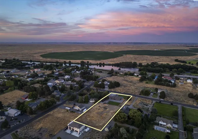 Homes for sale in West Richland, WA | 99502 N Lenore Lane, West Richland, WA 99353 | MLS# 294459