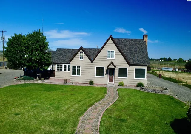 2nd image of 481 Woodall Rd, Grandview, WA 98930 | MLS# 293602