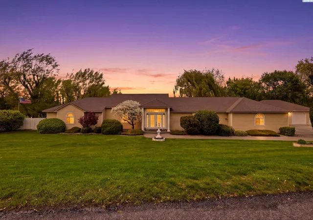3rd image of 3413 Eastlake Dr, West Richland, WA 99353 | MLS# 292211