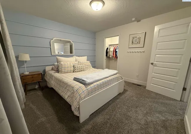 Photo 3 of Single family home for sale at 1554 W 32nd Avenue, Kennewick, WA 99337 | MLS# 295650 | Listing updated on 2026-09-15