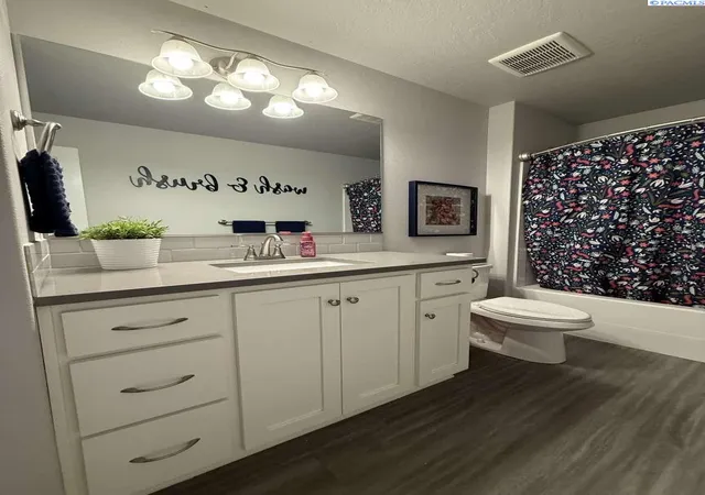 Photo 4 of Single family home for sale at 1554 W 32nd Avenue, Kennewick, WA 99337 | MLS# 295650 | Listing updated on 2026-09-15