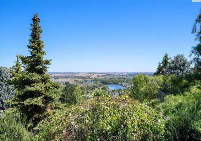 2nd image of 1213 Brentwood Ave, Richland, WA 99352 | MLS# 291214