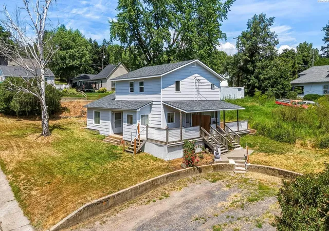 1st image of 220 N Bridge St, Palouse, WA 99161 | MLS# 294289