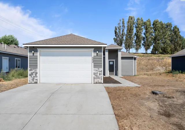 Photo 1 of Single family home for sale at 325 E Davis St, Connell, WA 99326 | MLS# 296061 | Listing updated on 2026-09-10