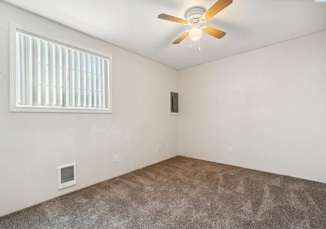 image of 526 S 40th Ave, West Richland, WA 99353