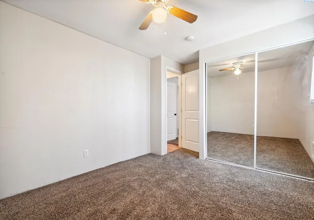 image of 526 S 40th Ave, West Richland, WA 99353