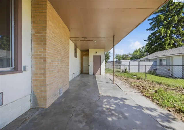 3rd image of 1922 W 6Th Ave, Kennewick, WA 99336 | MLS# 292728