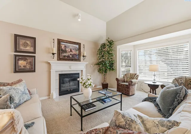 Photo 4 of Single family home for sale at 4102 S Ledbetter St, Kennewick, WA 99337 | MLS# 294737 | Listing updated on 2026-09-11