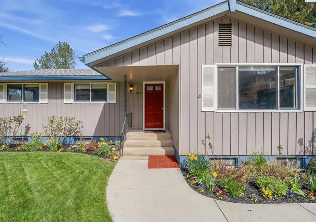 Homes for sale in Pullman, WA | 1810 Nw Deane Street, Pullman, WA 99163 | MLS# 291758