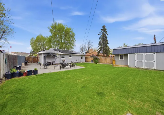 Homes for sale in Kennewick, WA | 322 N Jefferson St, Kennewick, WA 99336 | MLS# 292176