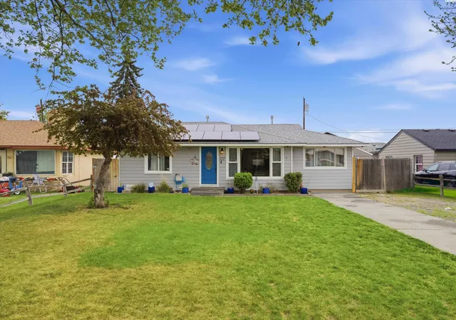 Homes for sale in Kennewick, WA | 322 N Jefferson St, Kennewick, WA 99336 | MLS# 292176