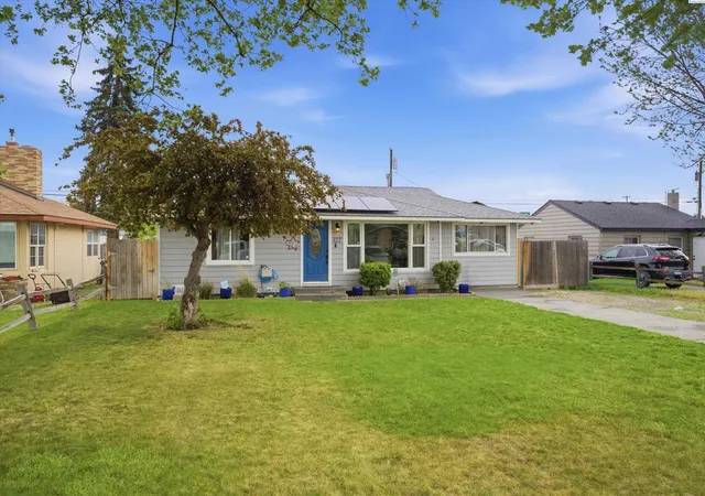Homes for sale in Kennewick, WA | 322 N Jefferson St, Kennewick, WA 99336 | MLS# 292176