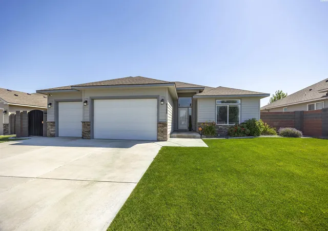 Homes for sale in Kennewick, WA | 6988 W 31st Ave, Kennewick, WA 99338 | MLS# 294468