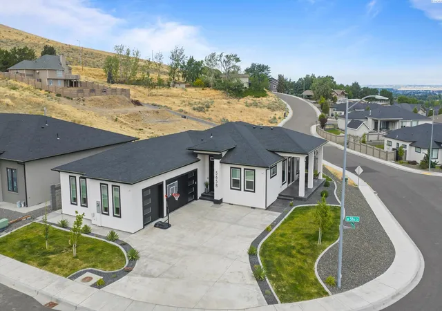 Homes for sale in Kennewick, WA | 5658 S Newport Pl Pr, Kennewick, WA 99337 | MLS# 294242