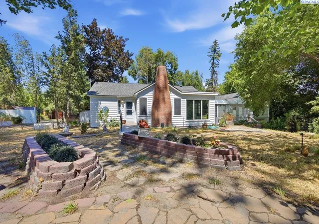 Photo 2 of Single family home for sale at 76704 N Yakima River Dr, West Richland, WA 99353 | MLS# 293811 | Listing updated on 2026-09-11