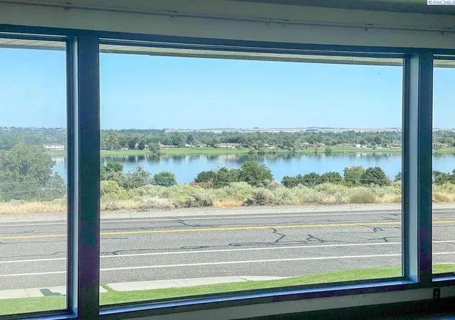 Photo 3 of Single family home for sale at 2923 W Canal Dr, Kennewick, WA 99336 | MLS# 294846 | Listing updated on 2026-09-11