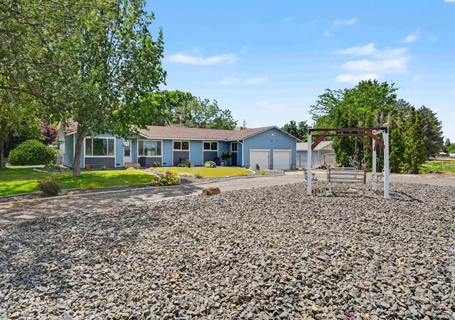 3rd image of 1011 Fir St, Prosser, WA 99350 | MLS# 293764