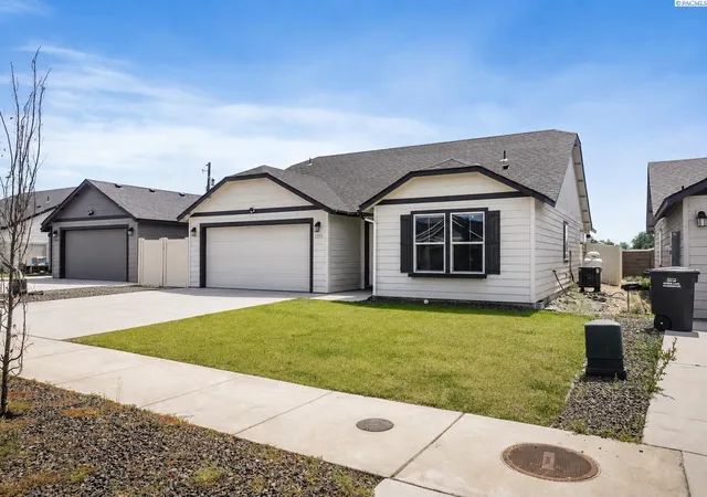 Homes for sale in Moses Lake, WA | 1125 W Sequoia Road, Moses Lake, WA 98837 | MLS# 294481
