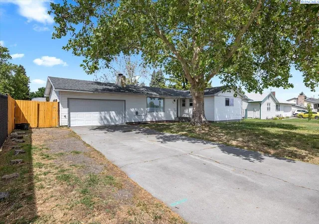 Homes for sale in Richland, WA | 1807 Stevens, Richland, WA 99354 | MLS# 293899