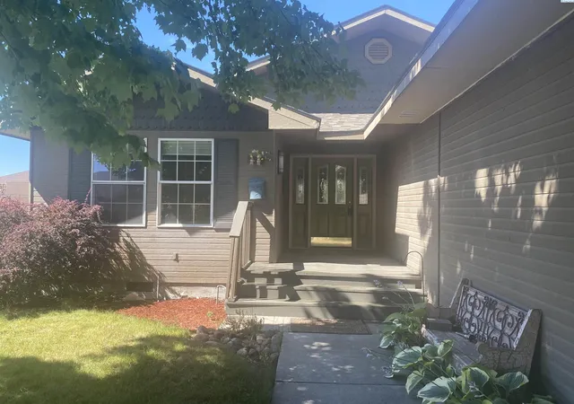 2nd image of 4111 Hilltop Dr, Pasco, WA 99301 | MLS# 289076