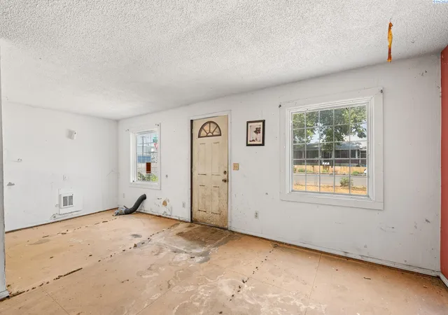 Photo 3 of Single family home for sale at 1105 W Grand Ronde Ave, Kennewick, WA 99336 | MLS# 294982 | Listing updated on 2026-09-14