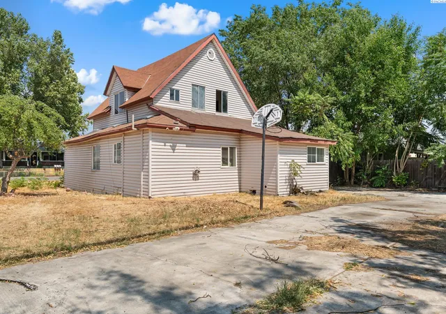 Photo 1 of Single family home for sale at 1105 W Grand Ronde Ave, Kennewick, WA 99336 | MLS# 294982 | Listing updated on 2026-09-14