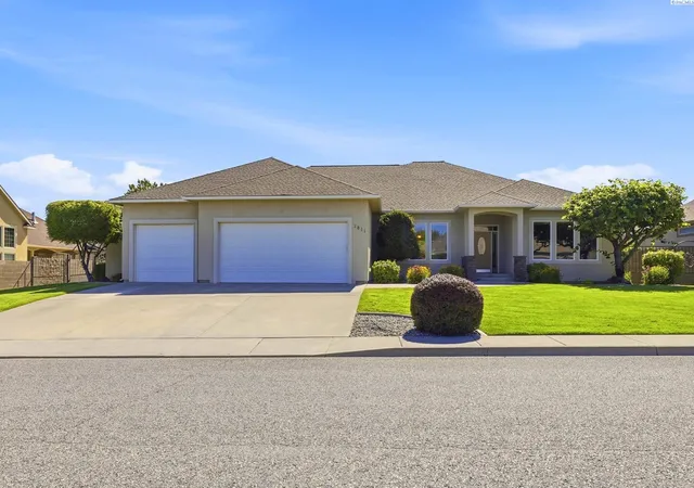 Photo 1 of Single family home for sale at 1811 S Dawes St, Kennewick, WA 99338 | MLS# 294673 | Listing updated on 2026-09-14