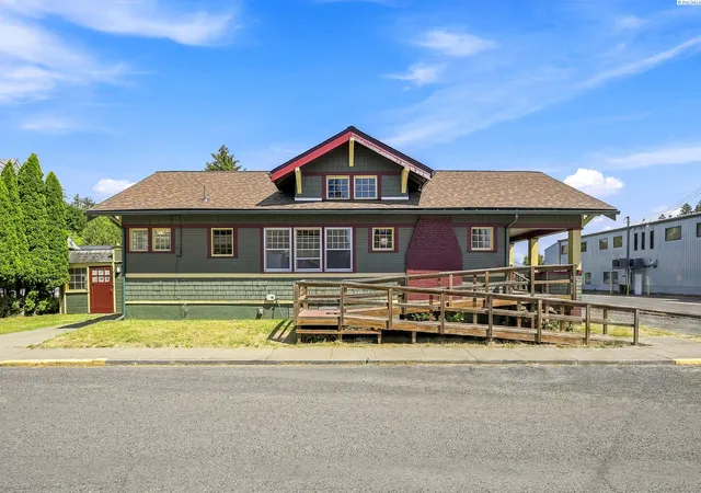 Homes for sale in Colfax, WA | 401 N Lake St, Colfax, WA 99111 | MLS# 294409