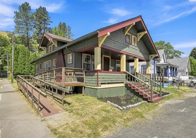 Homes for sale in Colfax, WA | 401 N Lake St, Colfax, WA 99111 | MLS# 294409
