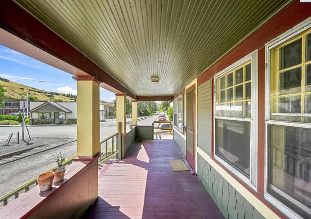 Homes for sale in Colfax, WA | 401 N Lake St, Colfax, WA 99111 | MLS# 294409