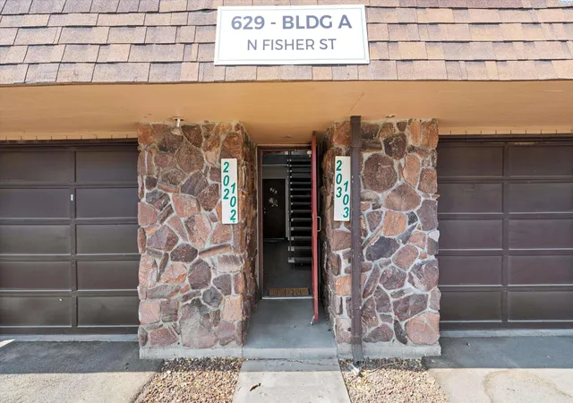 3rd image of 629 N Fisher St, Kennewick, WA 99336
