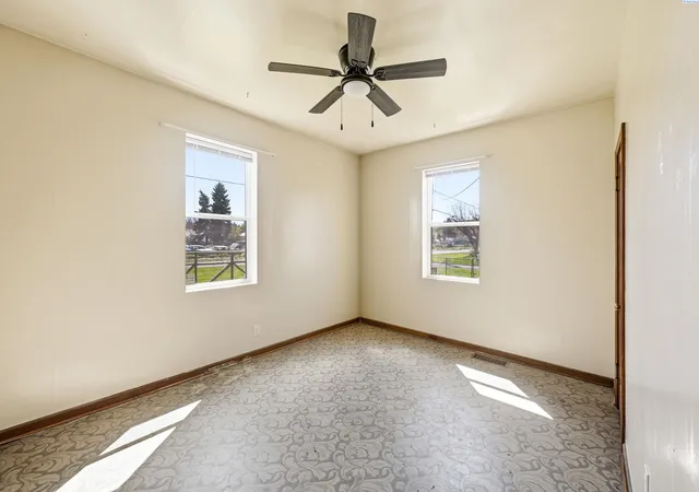 Homes for sale in Endicott, WA | 211 G Street, Endicott, WA 99125 | MLS# 292024
