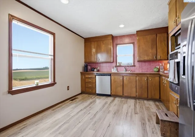 Photo 3 of Sale Pending at 200115 E Game Farm Rd, Kennewick, WA 99337 | MLS# 295201 | Listing updated on 2026-09-14