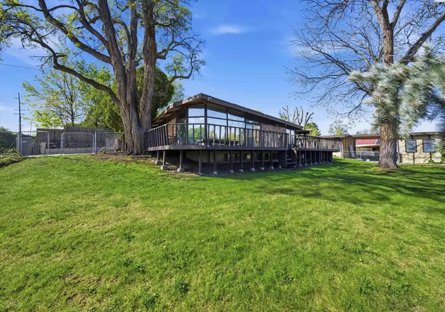 2nd image of 706 S Morain St, Kennewick, WA 99336 | MLS# 294355