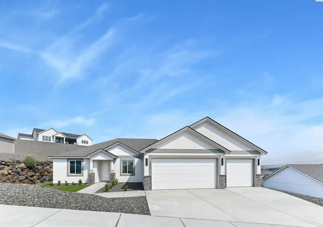 Photo 1 of Single family home for sale at 2903 S Osborne St, Kennewick, WA 99338 | MLS# 295648 | Listing updated on 2026-09-16