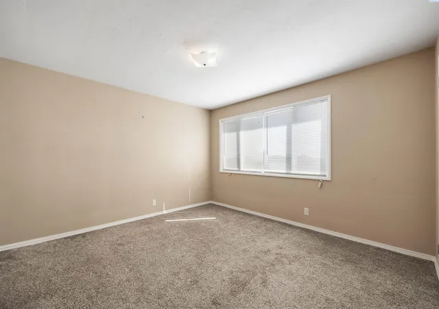 Photo 3 of Sale Pending at 218 N Underwood St, Kennewick, WA 99336 | MLS# 291654 | Listing updated on 2026-09-10