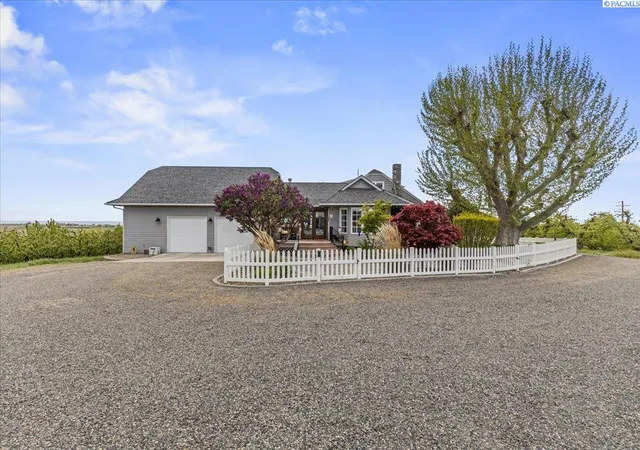 Homes for sale in Zillah, WA | 31 Gilbert, Zillah, WA 98953 | MLS# 292231