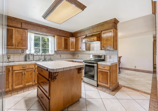 Photo 3 of Sale Pending at 210506 E Cochran Rd, Kennewick, WA 99337 | MLS# 287595 | Listing updated on 2026-09-17