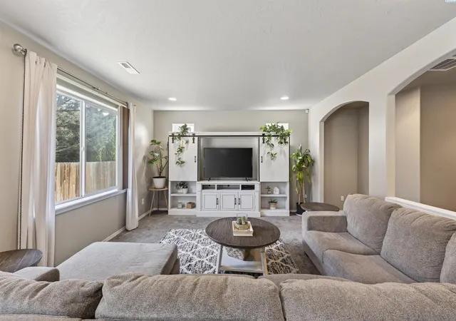 Photo 2 of Single family home for sale at 2822 S Hartford Pl, Kennewick, WA 99337 | MLS# 293832 | Listing updated on 2026-09-11