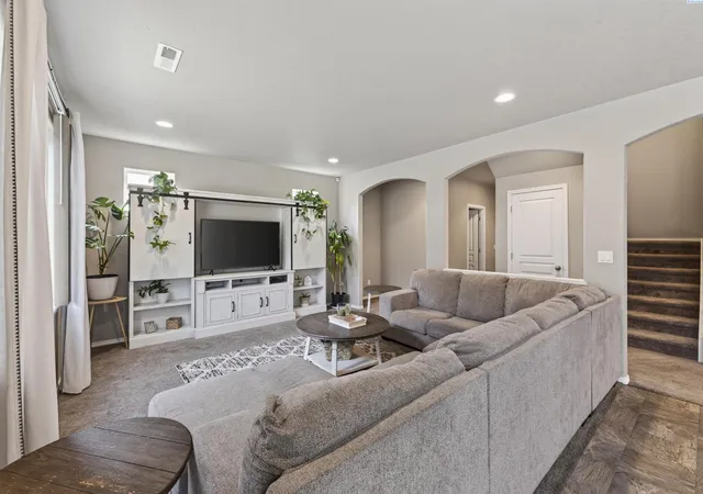 Photo 3 of Single family home for sale at 2822 S Hartford Pl, Kennewick, WA 99337 | MLS# 293832 | Listing updated on 2026-09-11