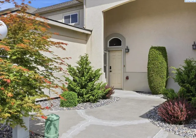 3rd image of 765 Hanford St, Richland, WA 99354 | MLS# 293009