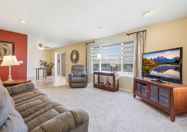 Photo 1 of Condo for sale at 3121 W Hood Ave, Kennewick, WA 99336 | MLS# 293072 | Listing updated on 2026-09-12
