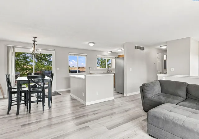 Photo 2 of Single family home for sale at 1804 S Bermuda, Kennewick, WA 99338 | MLS# 295675 | Listing updated on 2026-09-17