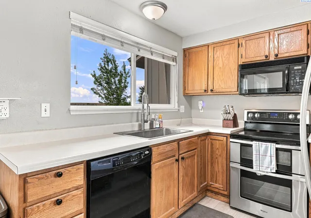 Photo 3 of Single family home for sale at 1804 S Bermuda, Kennewick, WA 99338 | MLS# 295675 | Listing updated on 2026-09-17