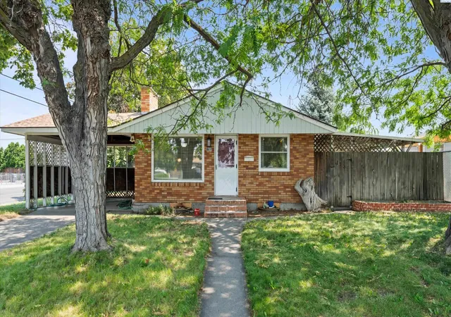 Photo 1 of Single family home for sale at 1735 N 18th Drive, Pasco, WA 99301 | MLS# 295187 | Listing updated on 2026-09-11