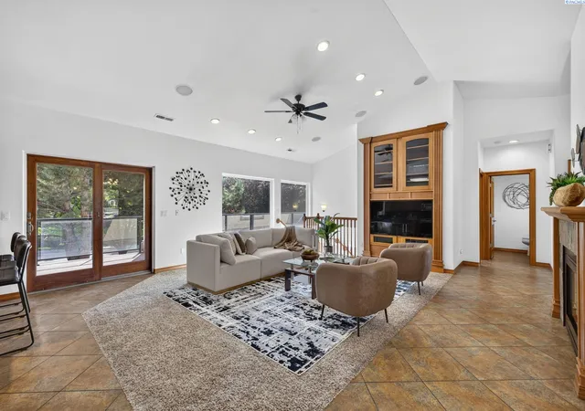 Photo 4 of Single family home for sale at 8805 W 3rd Avenue, Kennewick, WA 99336 | MLS# 296046 | Listing updated on 2026-09-17