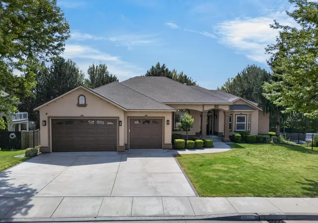 Photo 1 of Single family home for sale at 8805 W 3rd Avenue, Kennewick, WA 99336 | MLS# 296046 | Listing updated on 2026-09-17