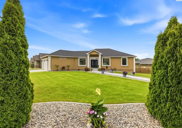 Homes for sale in Kennewick, WA | 662 S Hawaii Pl, Kennewick, WA 99336 | MLS# 293371